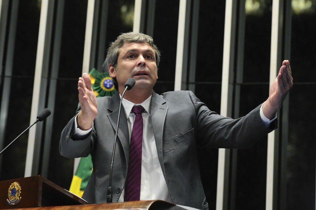 Lindbergh Farias faz coro Lula sobre “armação” de Sergio Moro