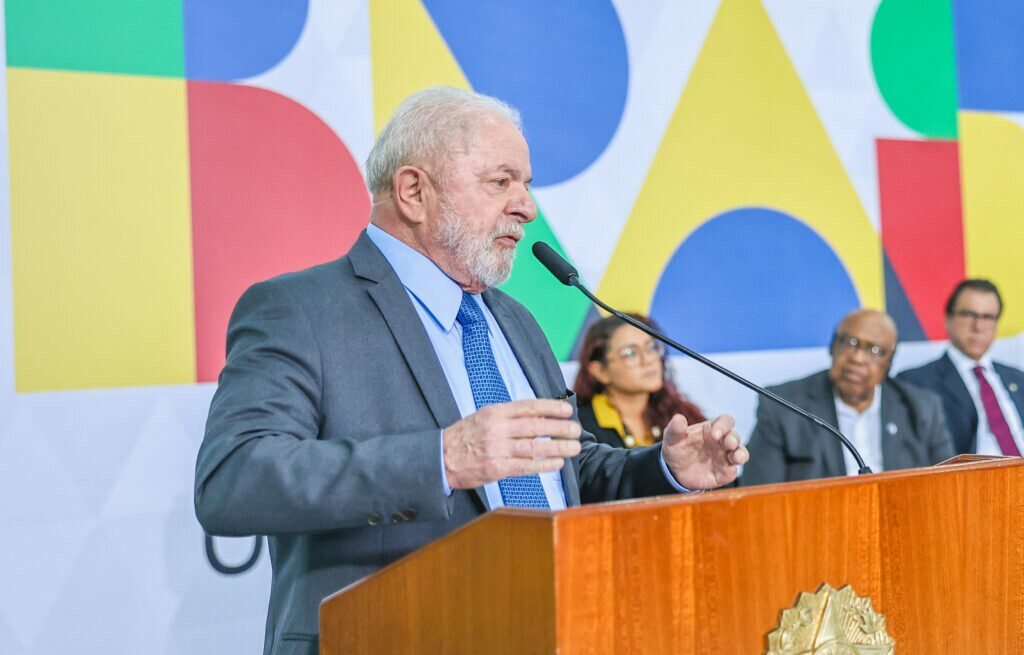 Lula adia embarque à China após diagnóstico de pneumonia
