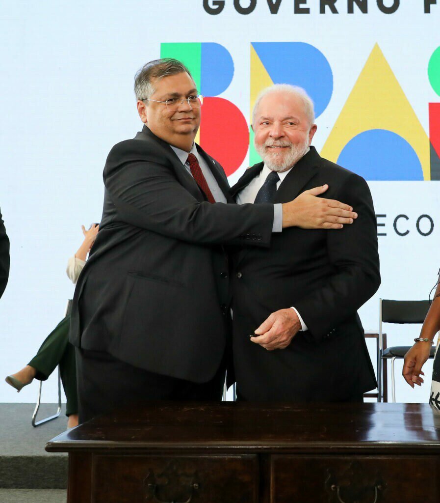 Lula brinca com obesidade de Dino e sofre críticas nas redes