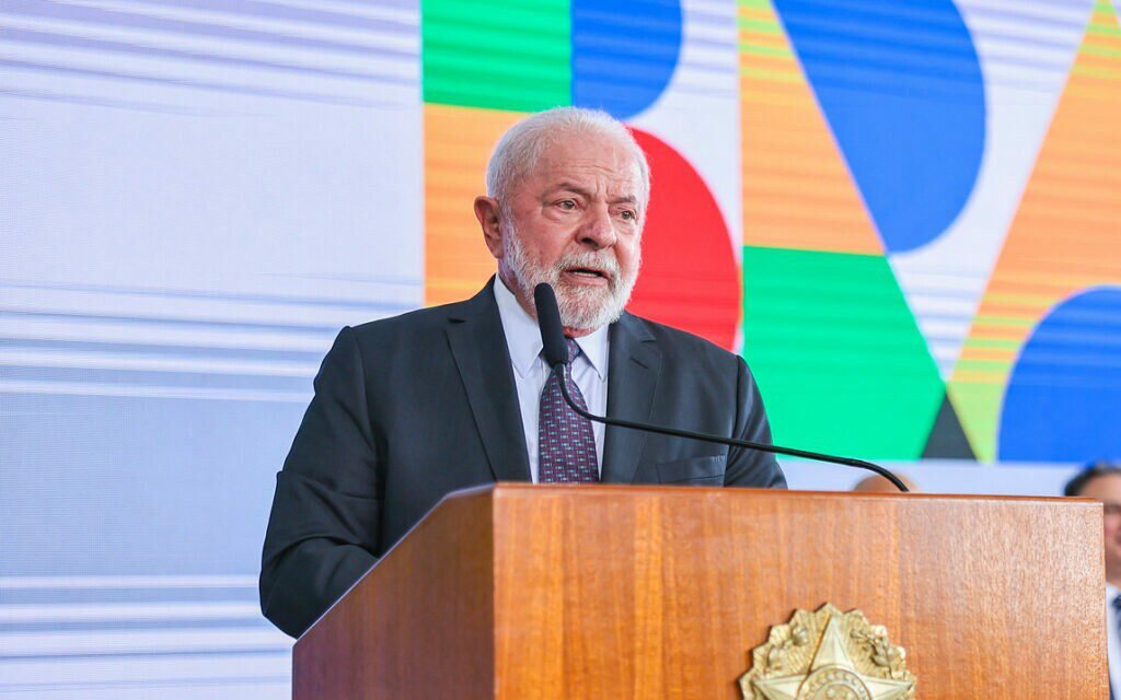 Lula critica lucro recorde da Petrobras: ‘Não podemos aceitar’