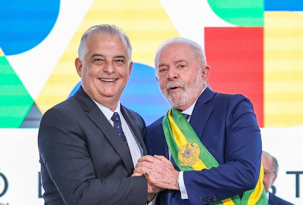 Lula dá bronca em ministro por projetos divulgados antes de passar pelo governo