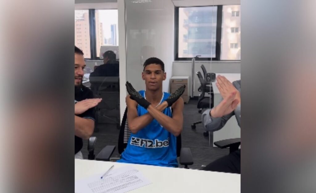 Luva de Pedreiro é contratado para o time de futebol 7 do Grêmio