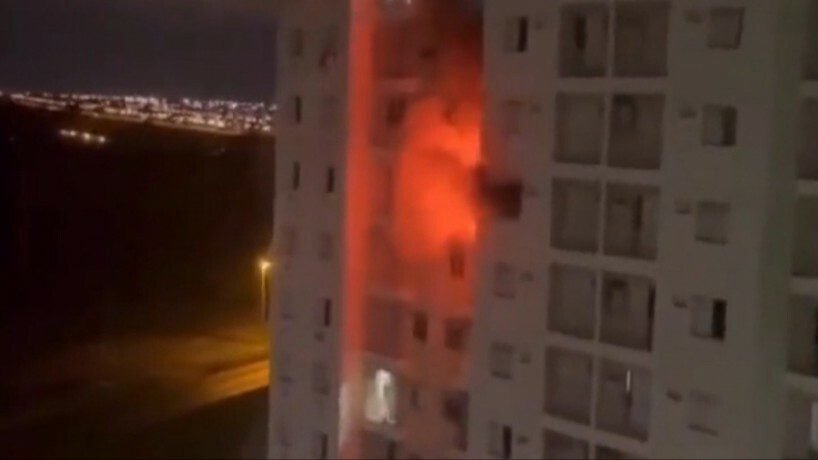 Mãe que incendiou apartamento entra em surto e não depõe