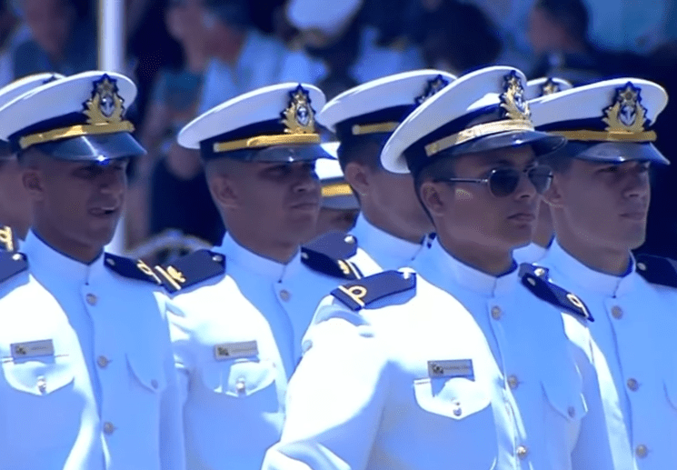 Marinha dá prazo de 90 dias para oficiais deixarem partidos