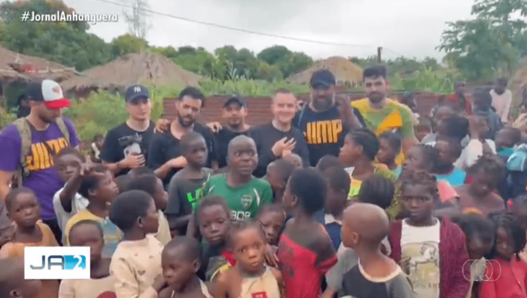 Missionários brasileiros ficam ilhados na África após ciclone