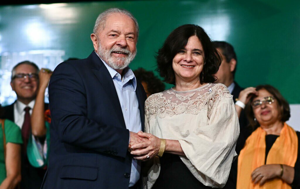 Nísia Trindade, ministra da Saúde, diz que Lula é ‘incansável’