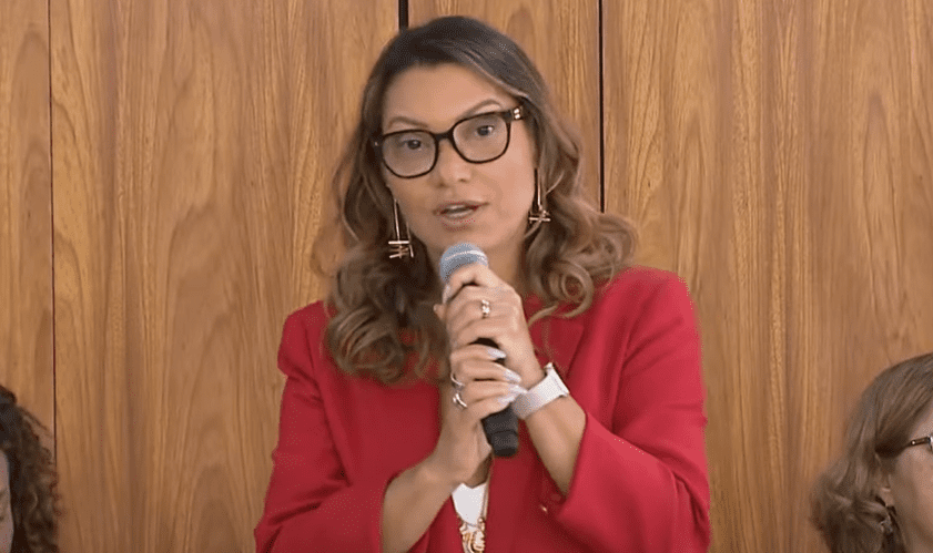 Opositores reagem à live de Janja no YouTube da TV Brasil