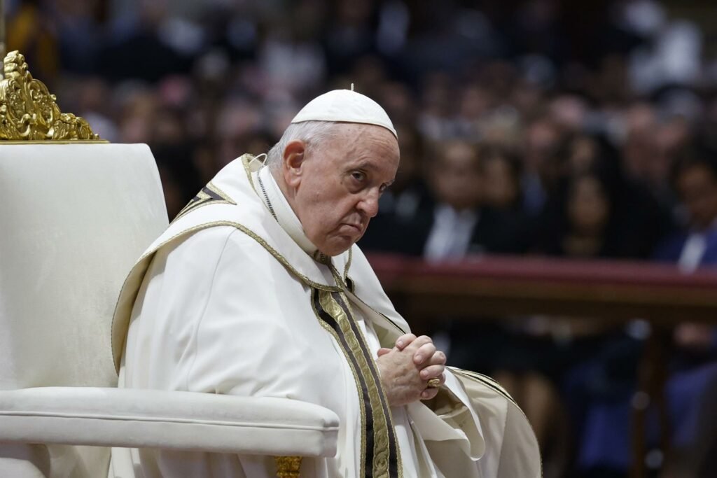 Papa Francisco é internado em hospital de Roma, diz Vaticano