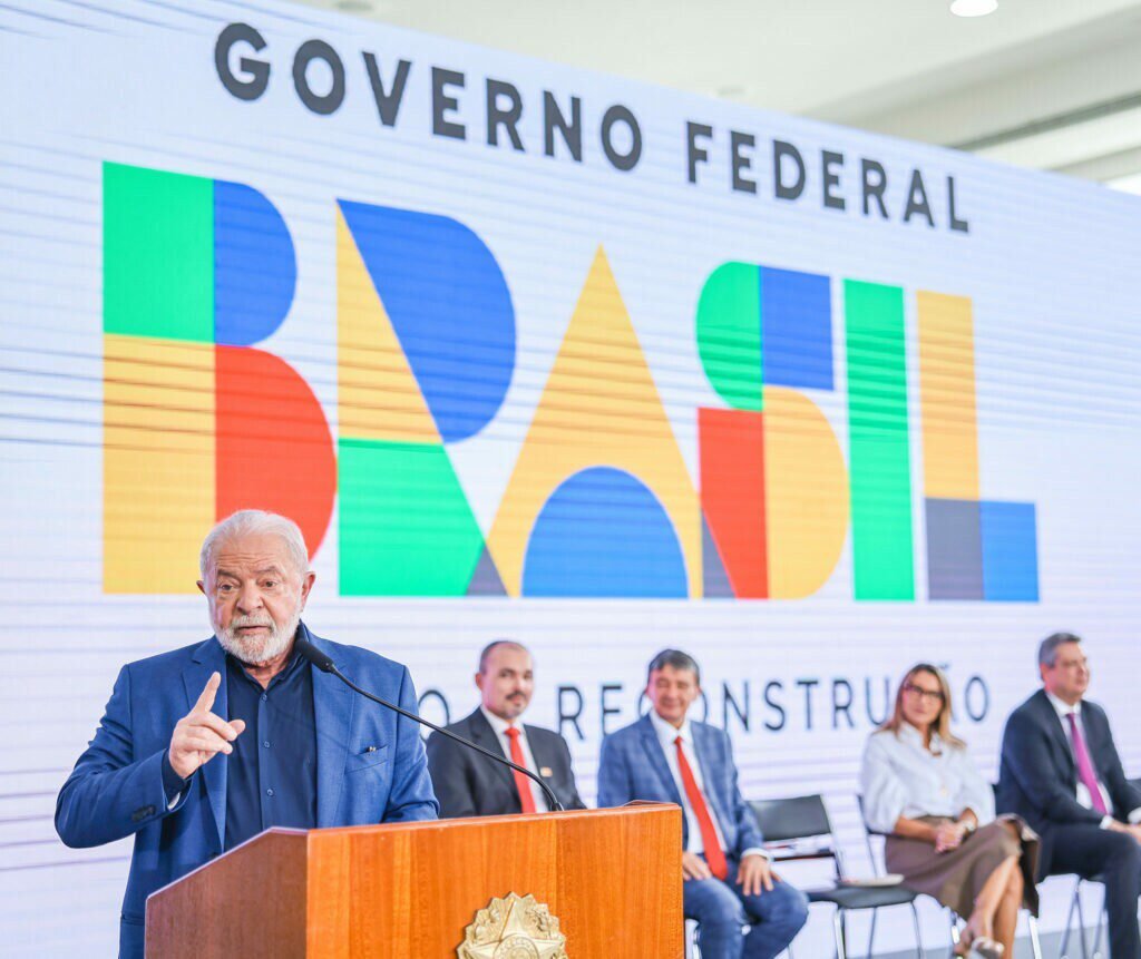 Vídeo: Lula diz que levou 11 contêineres cheios de presentes quando deixou a Presidência