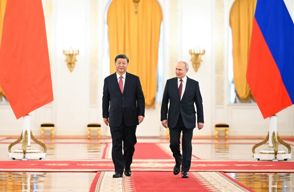 Xi firma 14 acordos com Putin, em meio a pressão dos EUA