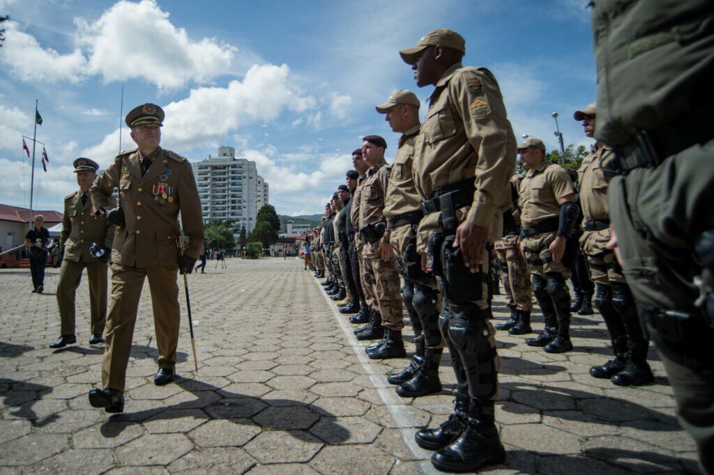 Após ataque, Santa Catarina terá policiais armados em escolas