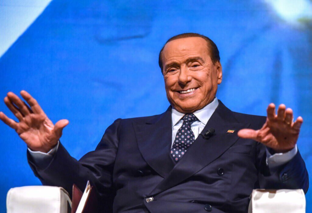 Berlusconi, ex-premiê da Itália, é diagnosticado com leucemia