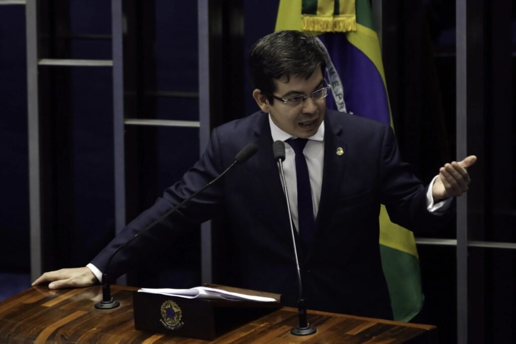 Bolsonaro veio responder processo, não liderar oposição, diz Randolfe – Conexão Política