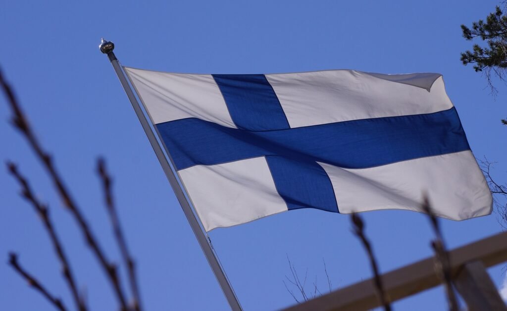 Finlândia ingressa na Otan, e Rússia fala em tomar “medidas”