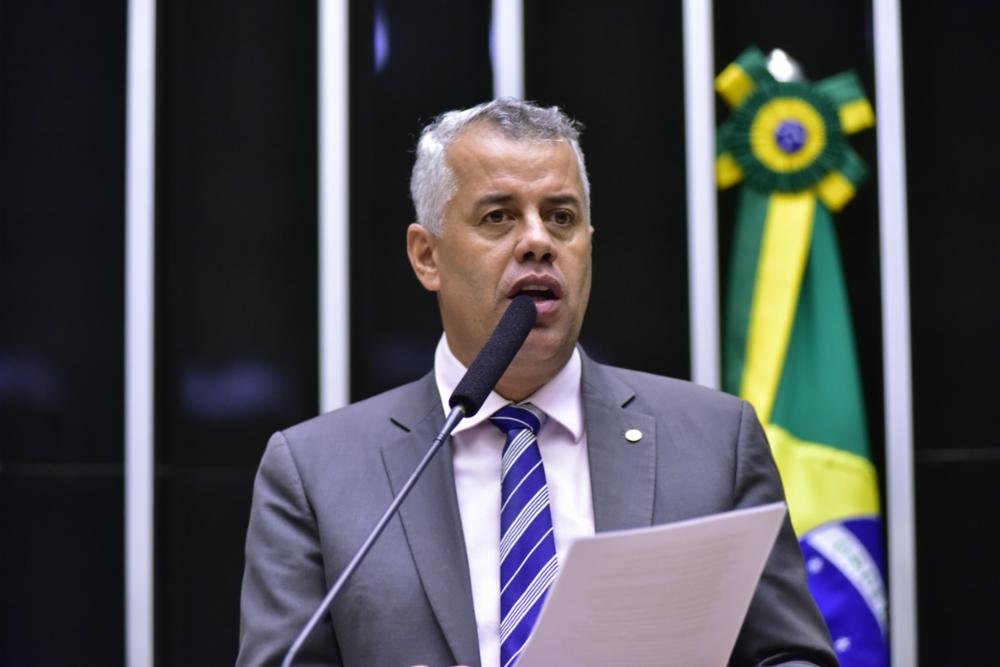 Lula quer governar com a cabeça de 20 anos atrás, diz deputado