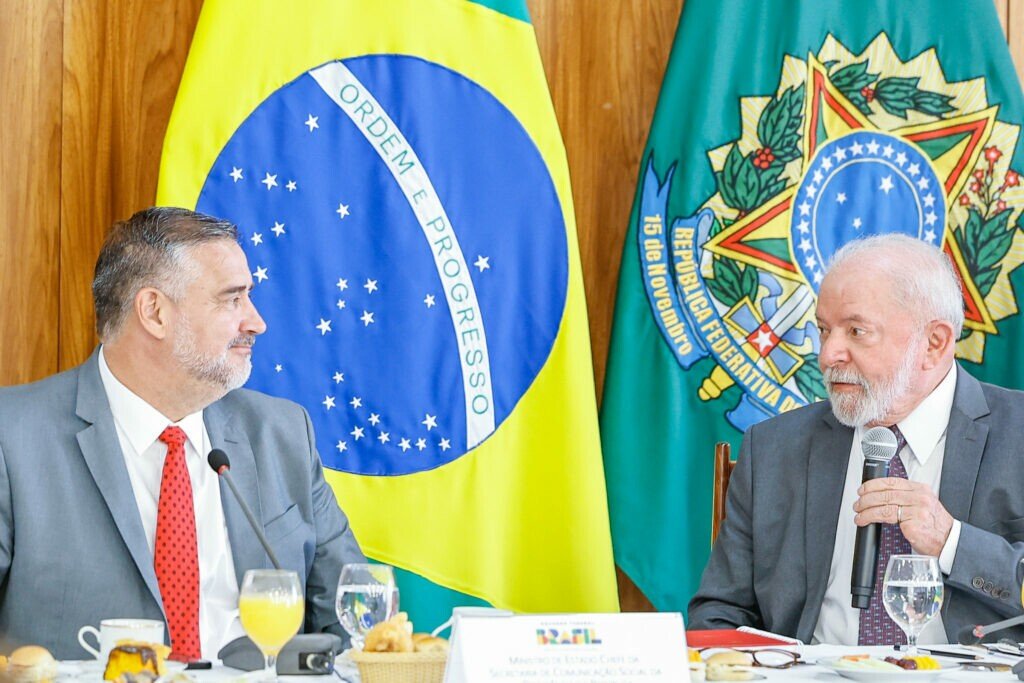 Ministro da Secom confirma que Lula fará lives semanais