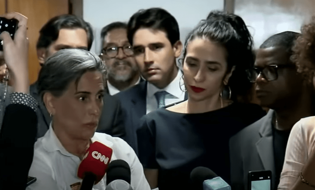 PL das Fake News: Marisa Monte e Glória Pires entregam pedido