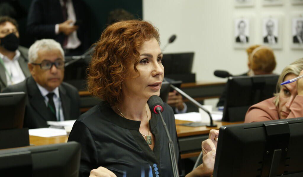 PSB ameaça levar Carla Zambelli ao Conselho de Ética