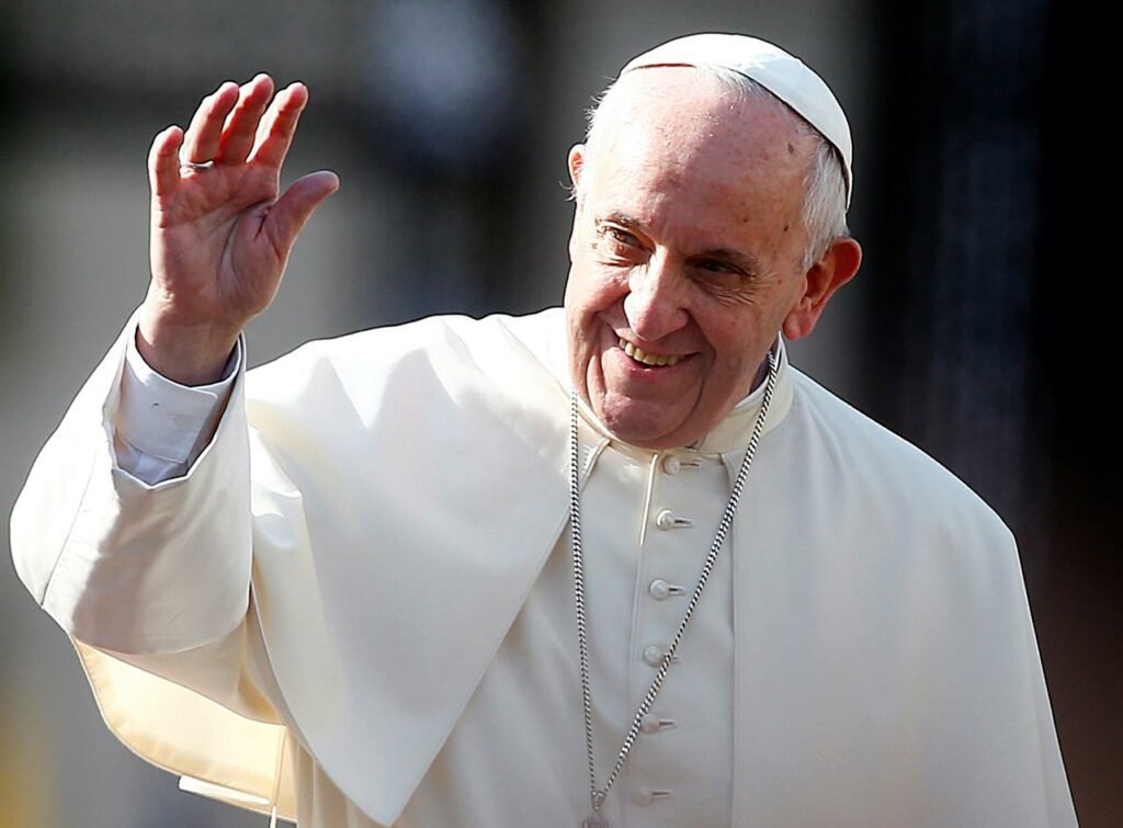 Papa defende João Paulo II de acusações em desaparecimento