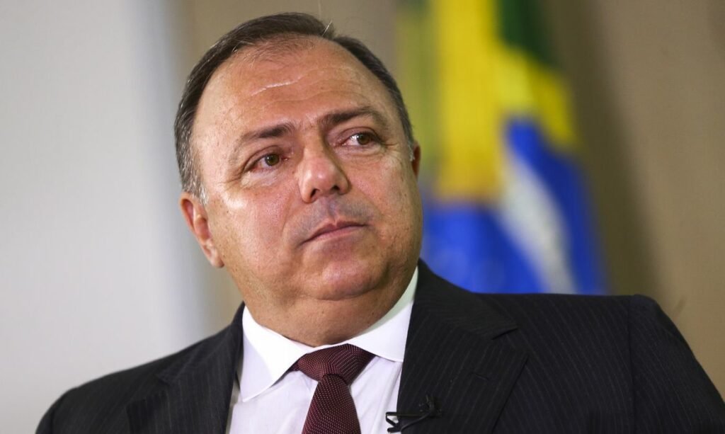 Pazuello busca apoio para acabar com a reeleição no Brasil
