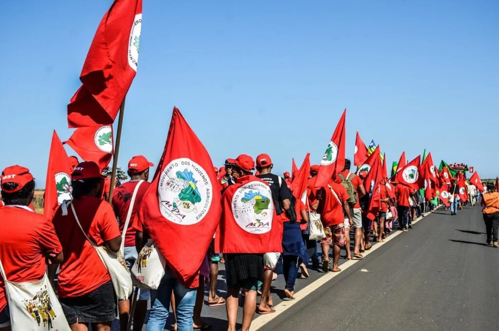 Sem controle, MST invade mais três fazendas na Bahia – Conexão Política