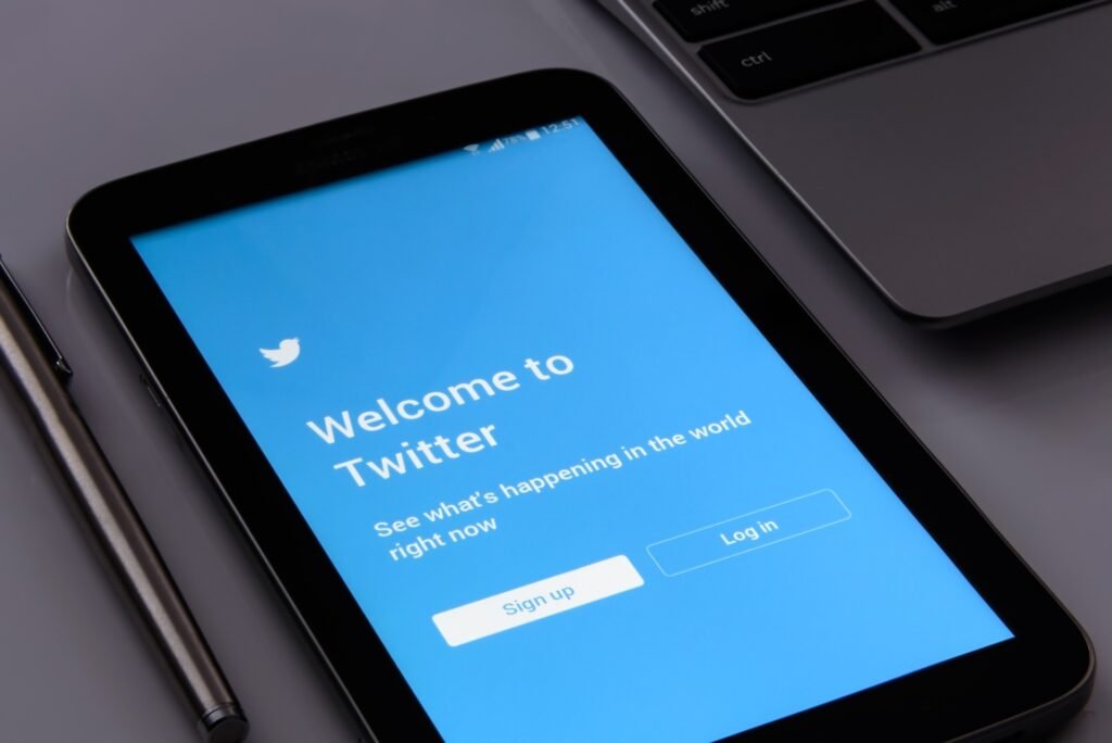 Twitter permitirá que jornais cobrem usuários por conteúdo
