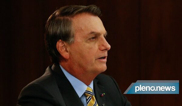 Bolsonaro diz que não determinou fraudes em seu cartão de vacina