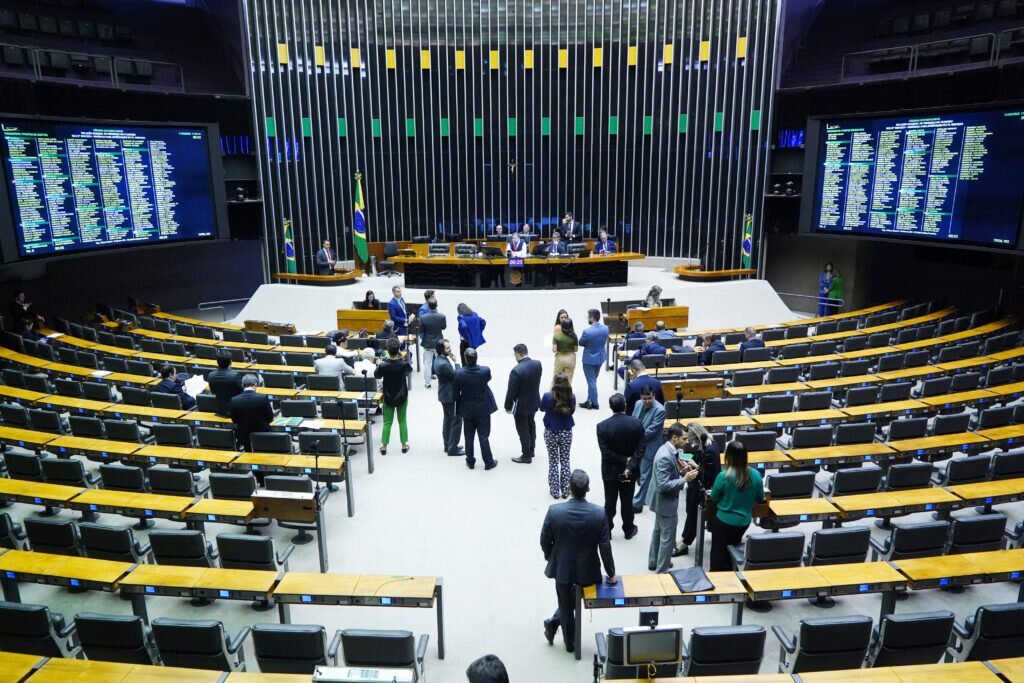 Câmara aprova urgência de projeto do arcabouço por 367 votos a 102
