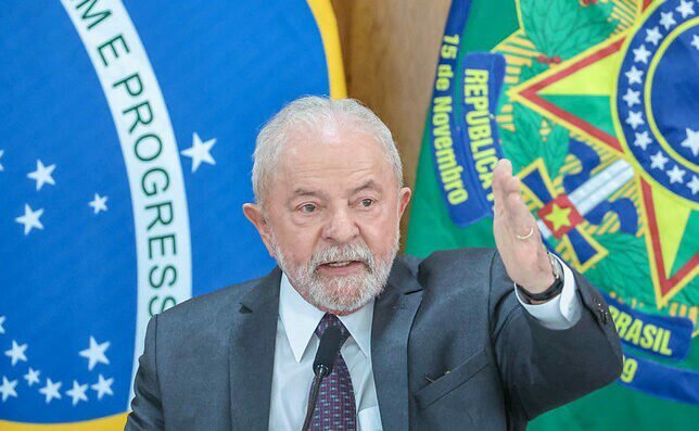 Câmara impõe derrota a Lula e derruba decretos do saneamento