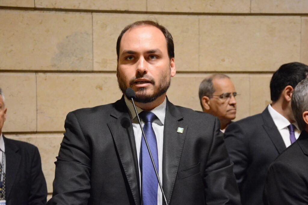 Carlos critica ‘vazamento seletivo’ de laudo do MP sobre possível ‘rachadinha’ – Conexão Política