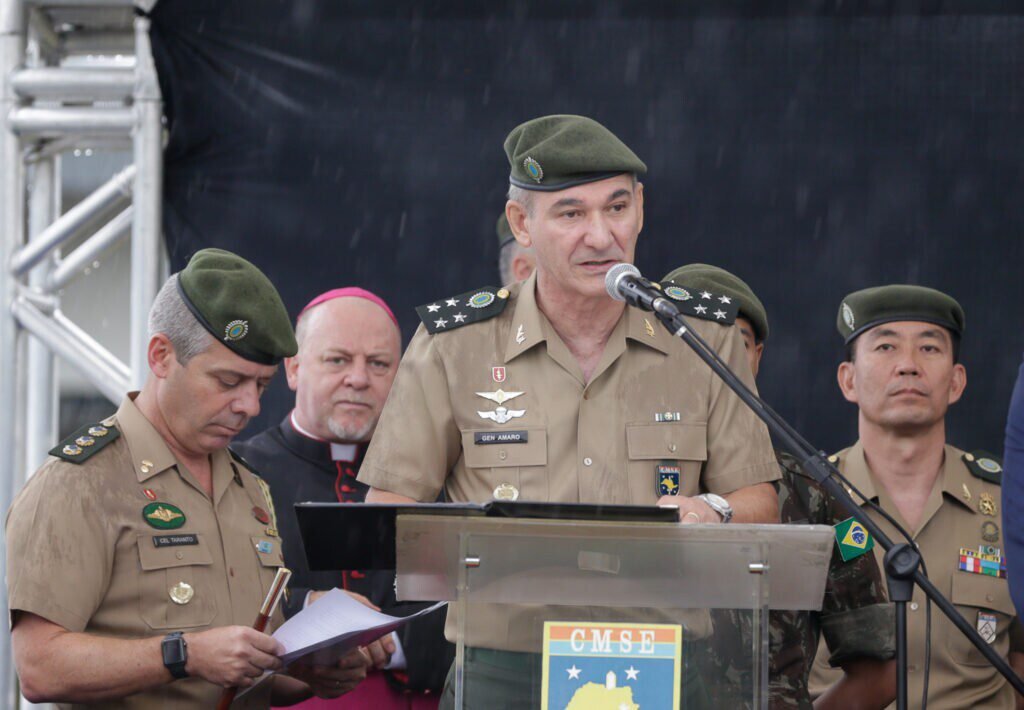General Amaro é oficializado como novo ministro do GSI