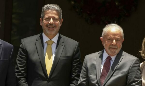 Lula recebe Lira para reunião a sós no Palácio do Planalto
