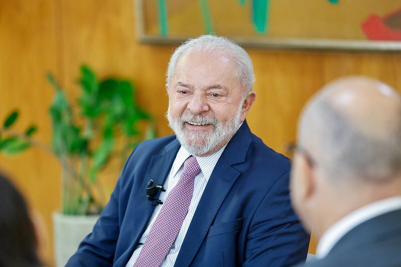 Lula recebeu parlamentares de fora do PT só 2 vezes, diz jornal