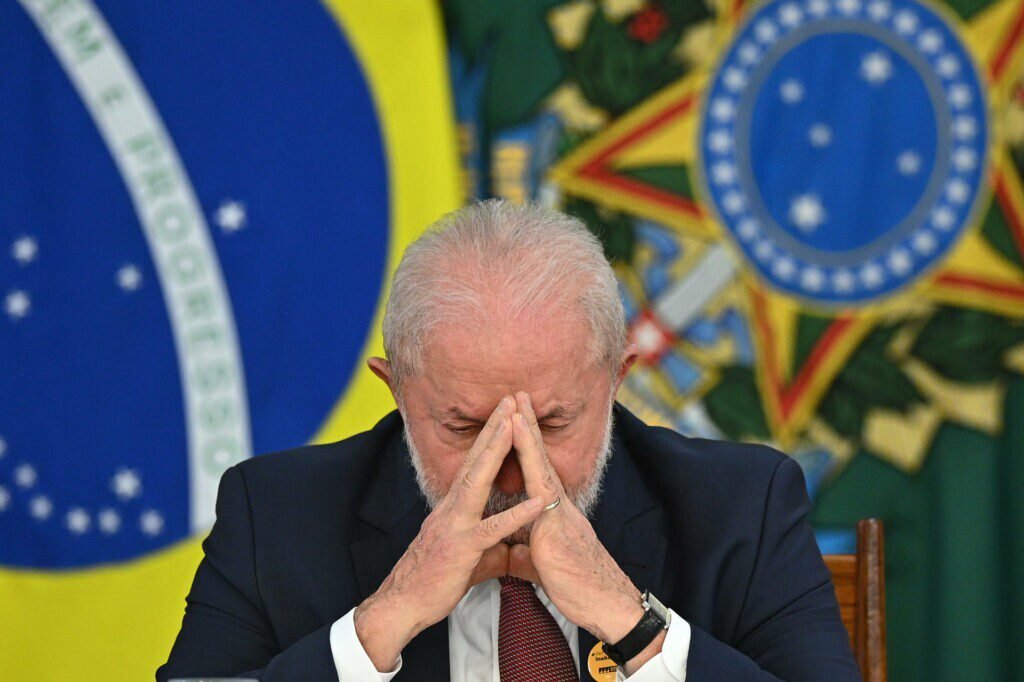 Lula relata dor no fêmur e diz tomar injeção todos os dias