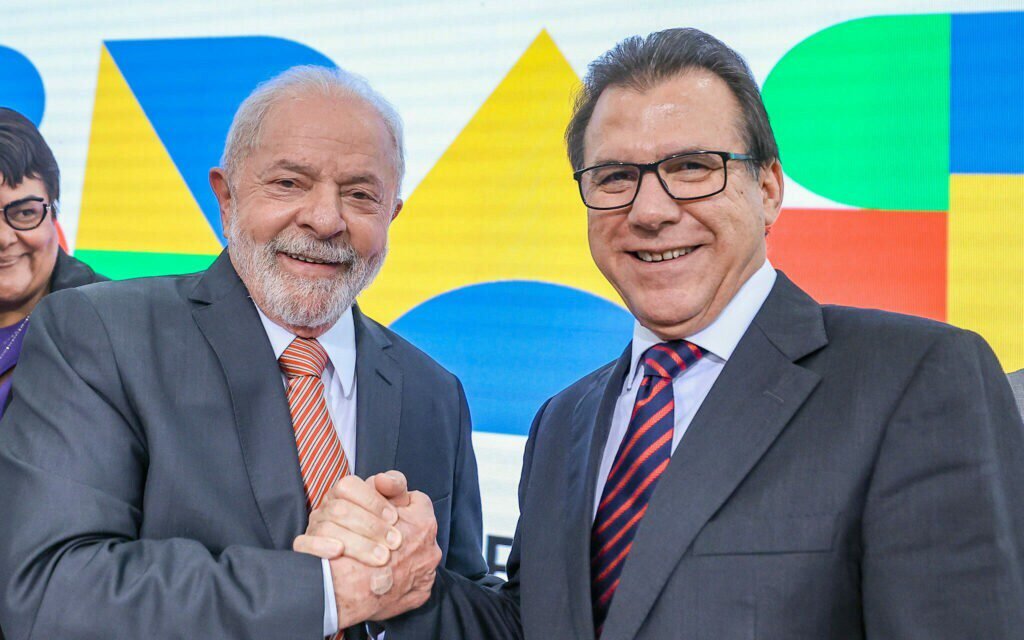 Ministro do Trabalho se junta a Lula e critica taxa de juros