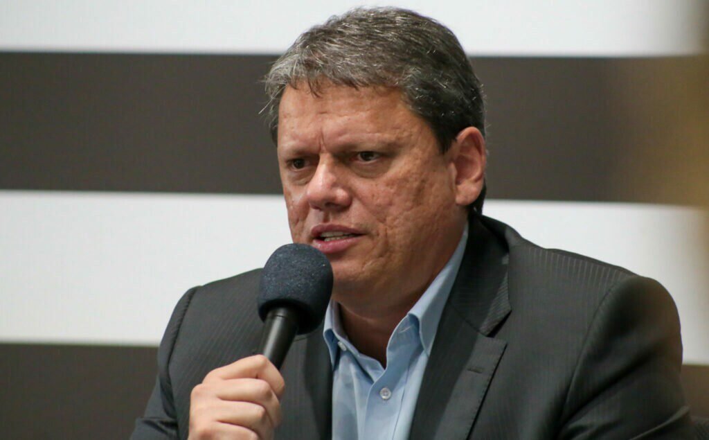 Tarcísio: É menos grave Bolsonaro na Agrishow do que o líder do MST na China