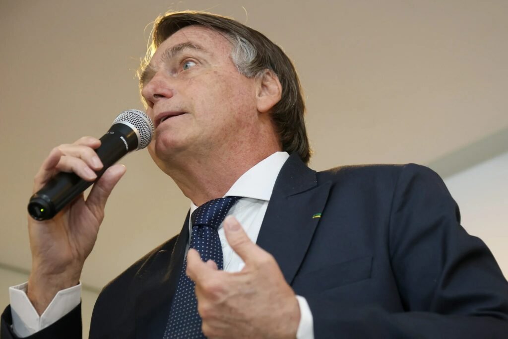 Posse de Milei vira teste de força política de Bolsonaro após derrotas na Justiça